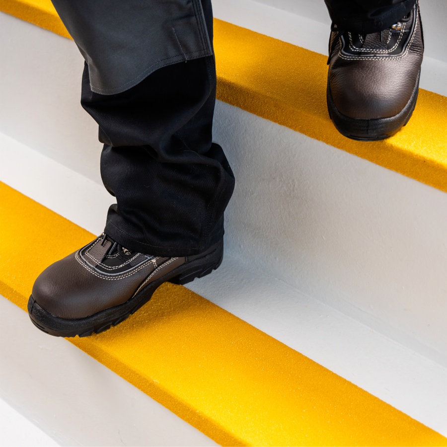Противоскользящие накладки на ступеньки лестниц Step Guard 70*30мм